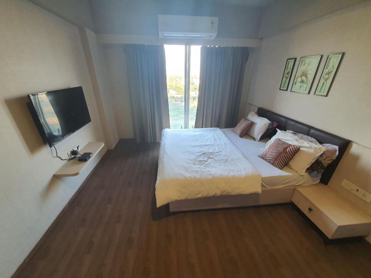 Weekend Address Managed By P.C Homes Surat Exterior photo