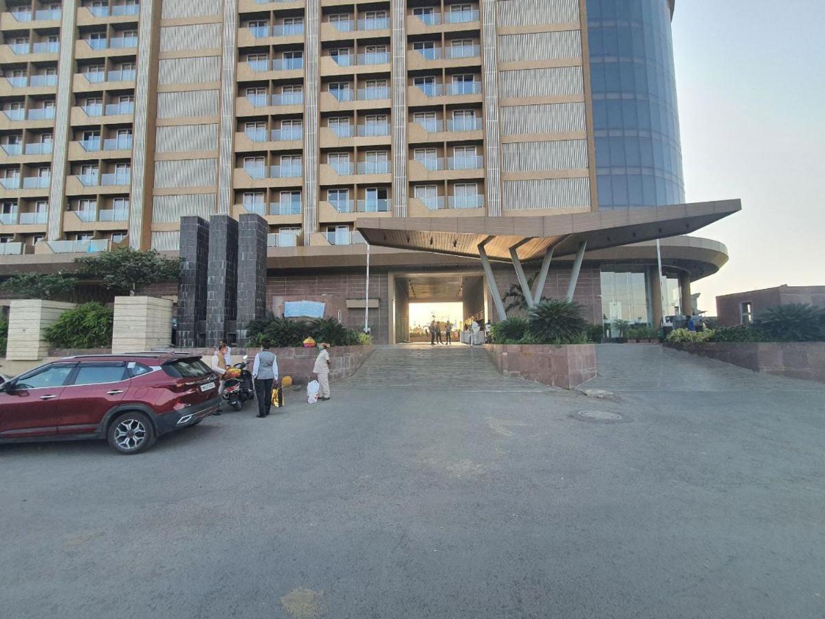 Weekend Address Managed By P.C Homes Surat Exterior photo