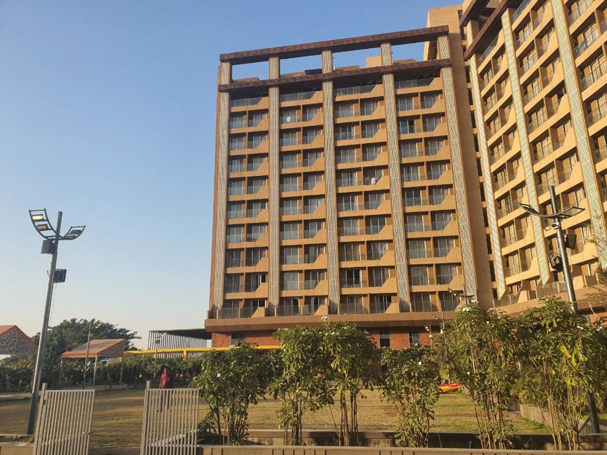 Weekend Address Managed By P.C Homes Surat Exterior photo